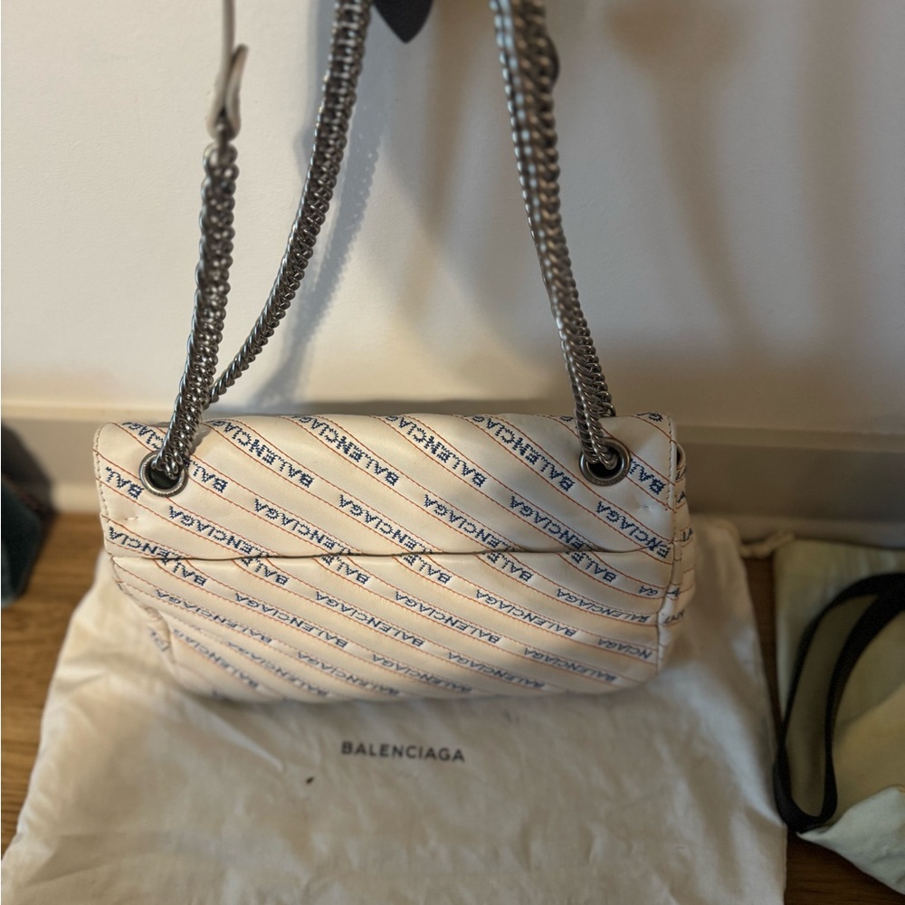 Balenciaga Cream Shoulder Bag with Chain Strap and Logo Print - Picture 5 of 7